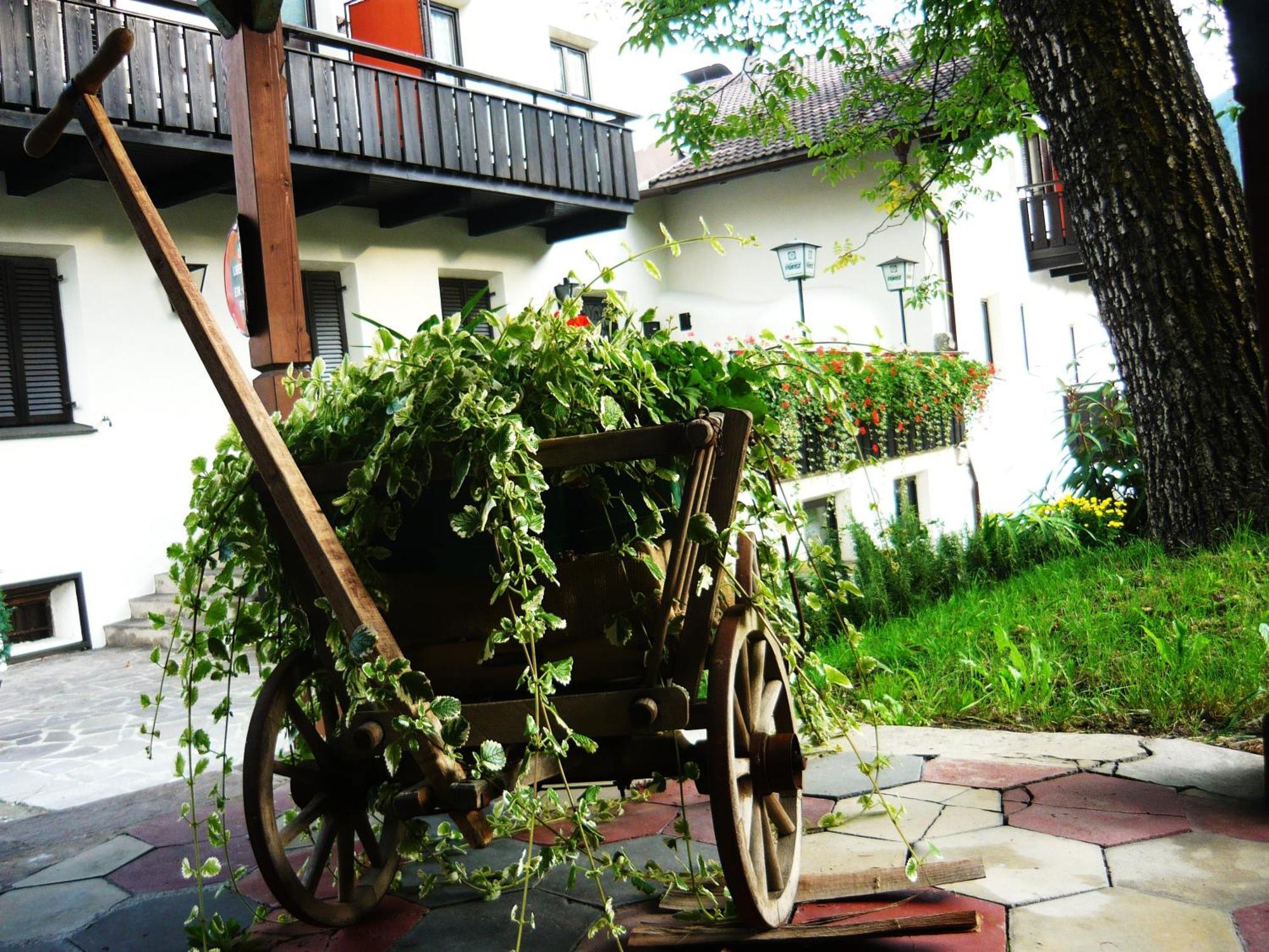 Gasthof Goldenes Lamm Hotel Vahrn Exterior foto